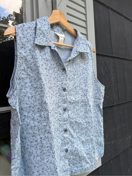 Jones New York Tops - Jones New York Light Blue Floral Sleeveless Button-Up Blouse